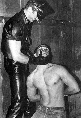 gay_bondage_0232.jpg